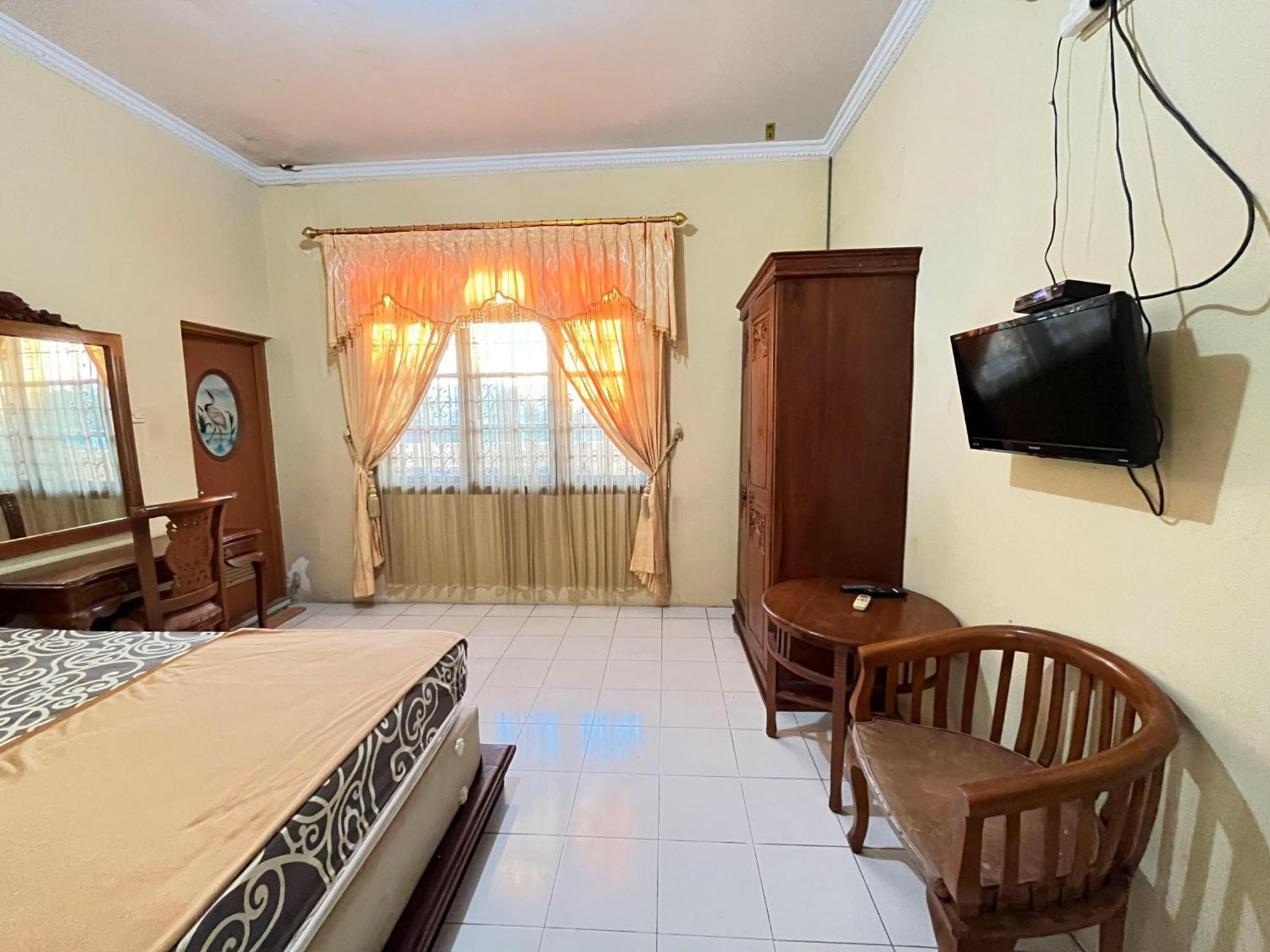Reddoorz At Hotel Madani Syariah Lempuyangan Yogyakarta Exterior photo