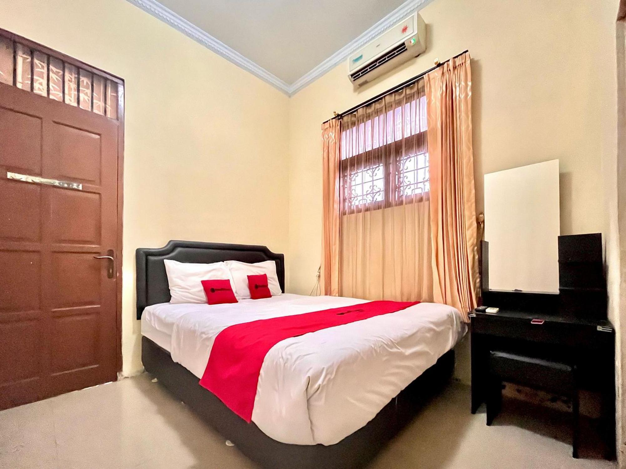 Reddoorz At Hotel Madani Syariah Lempuyangan Yogyakarta Exterior photo