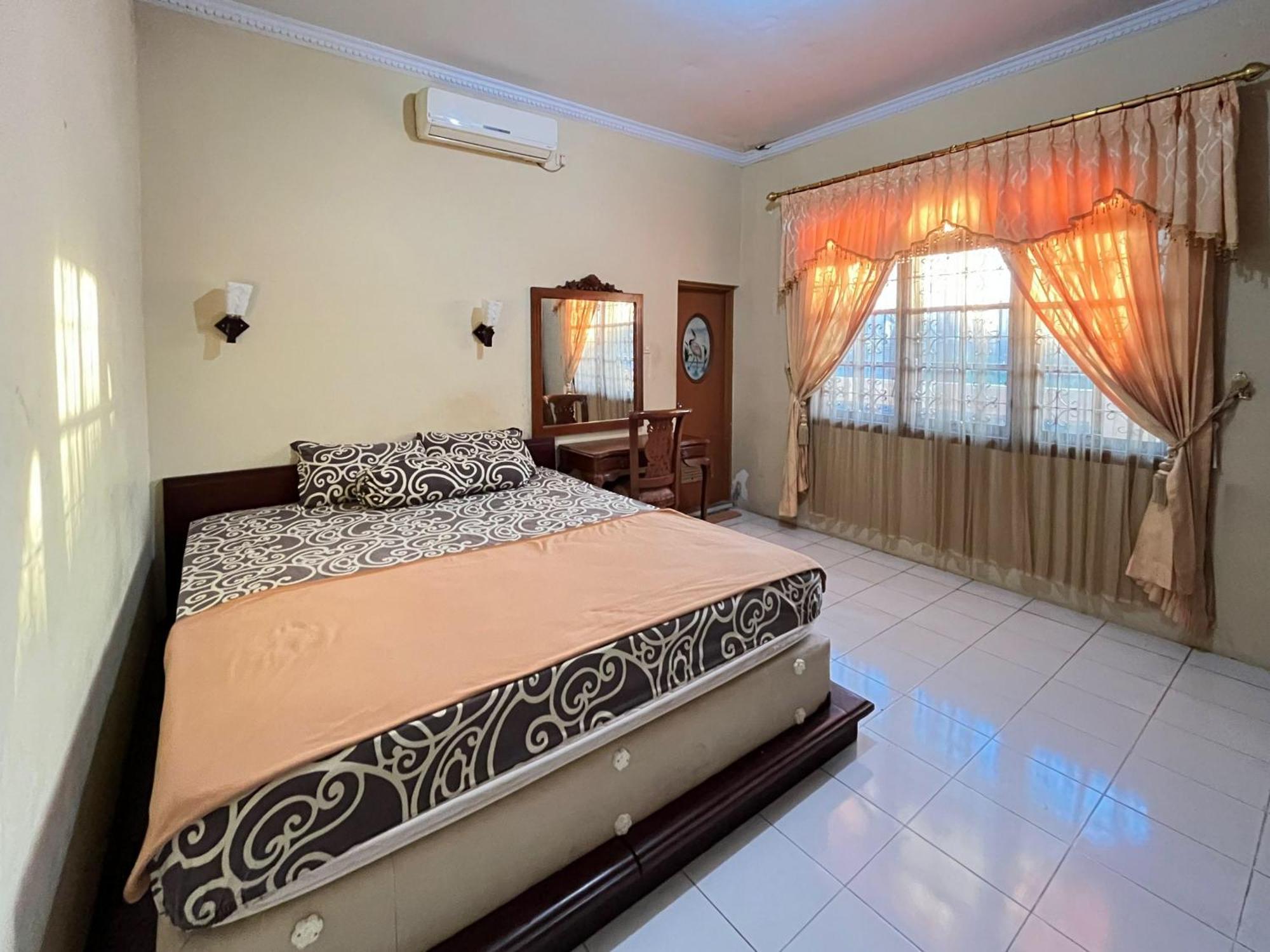 Reddoorz At Hotel Madani Syariah Lempuyangan Yogyakarta Exterior photo