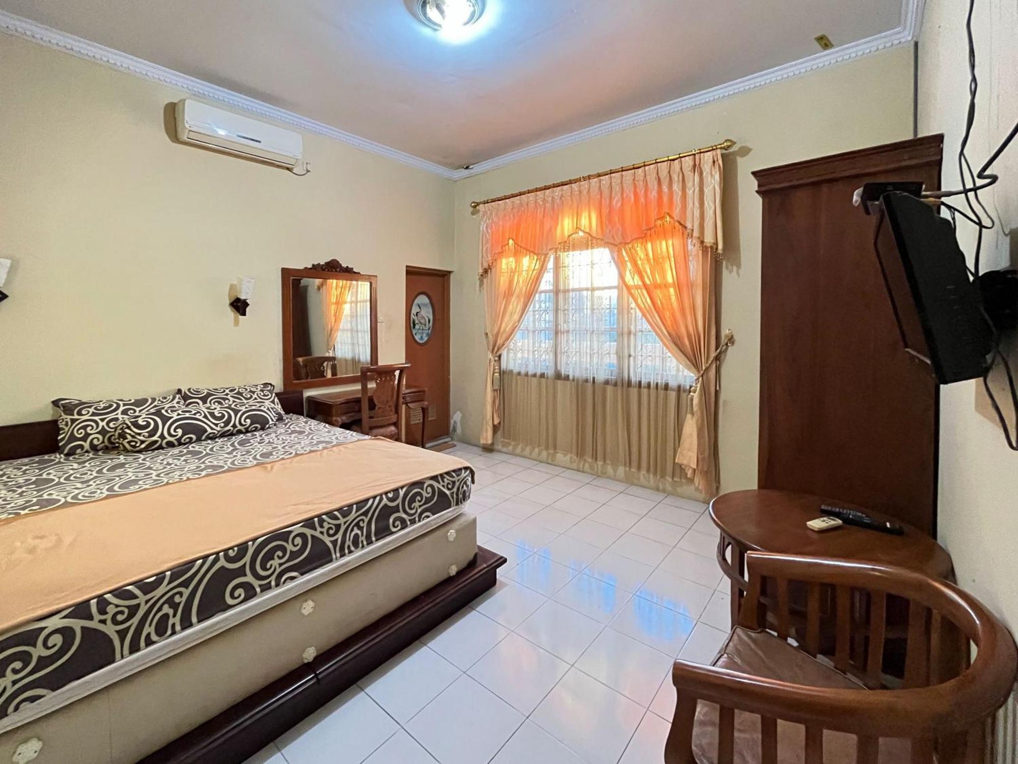 Reddoorz At Hotel Madani Syariah Lempuyangan Yogyakarta Exterior photo