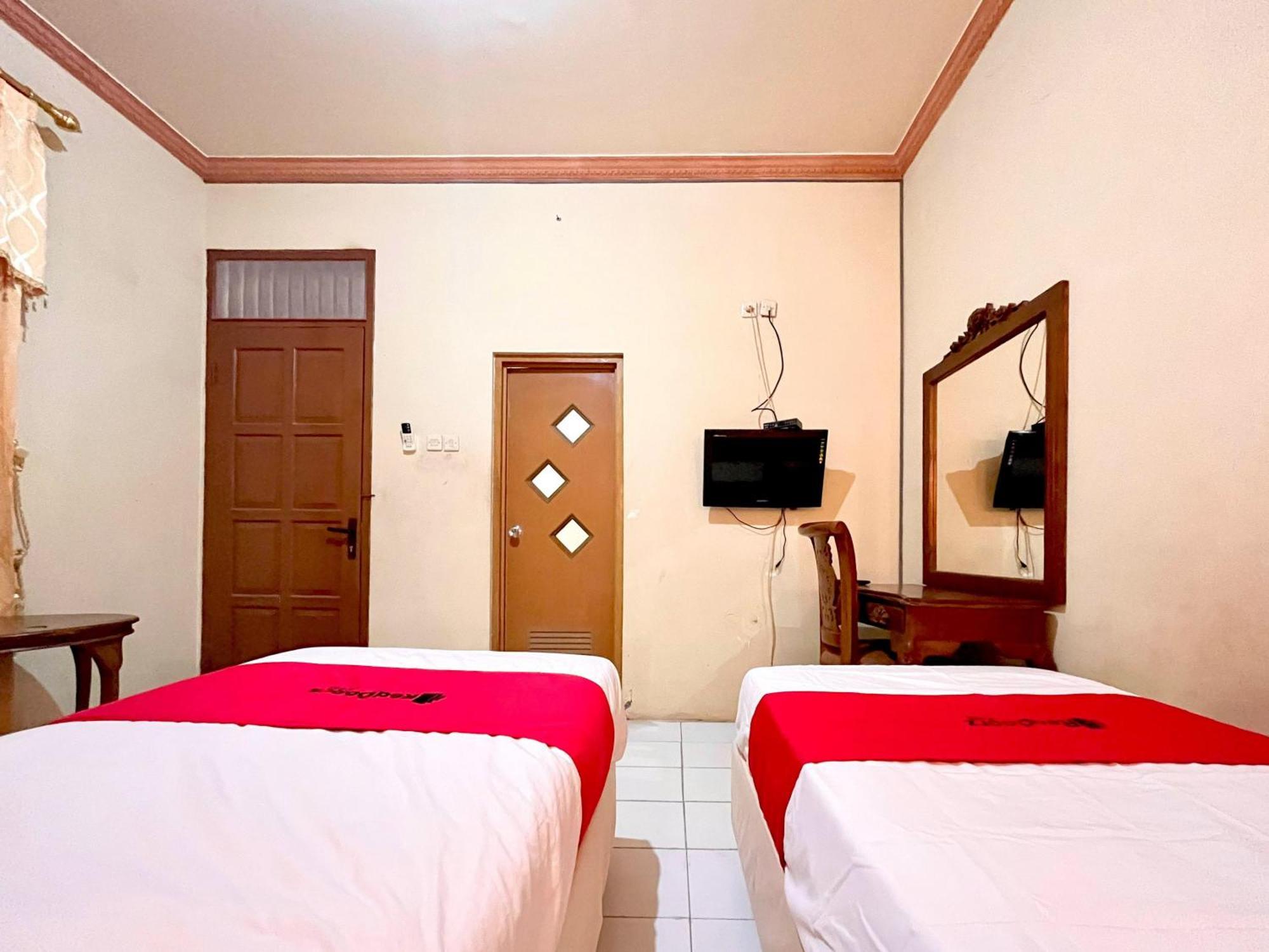 Reddoorz At Hotel Madani Syariah Lempuyangan Yogyakarta Exterior photo