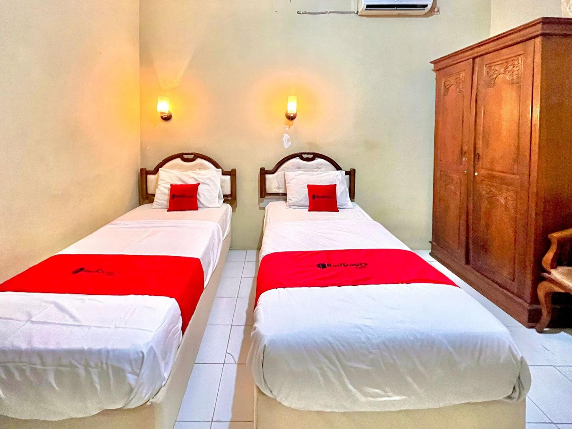 Reddoorz At Hotel Madani Syariah Lempuyangan Yogyakarta Exterior photo