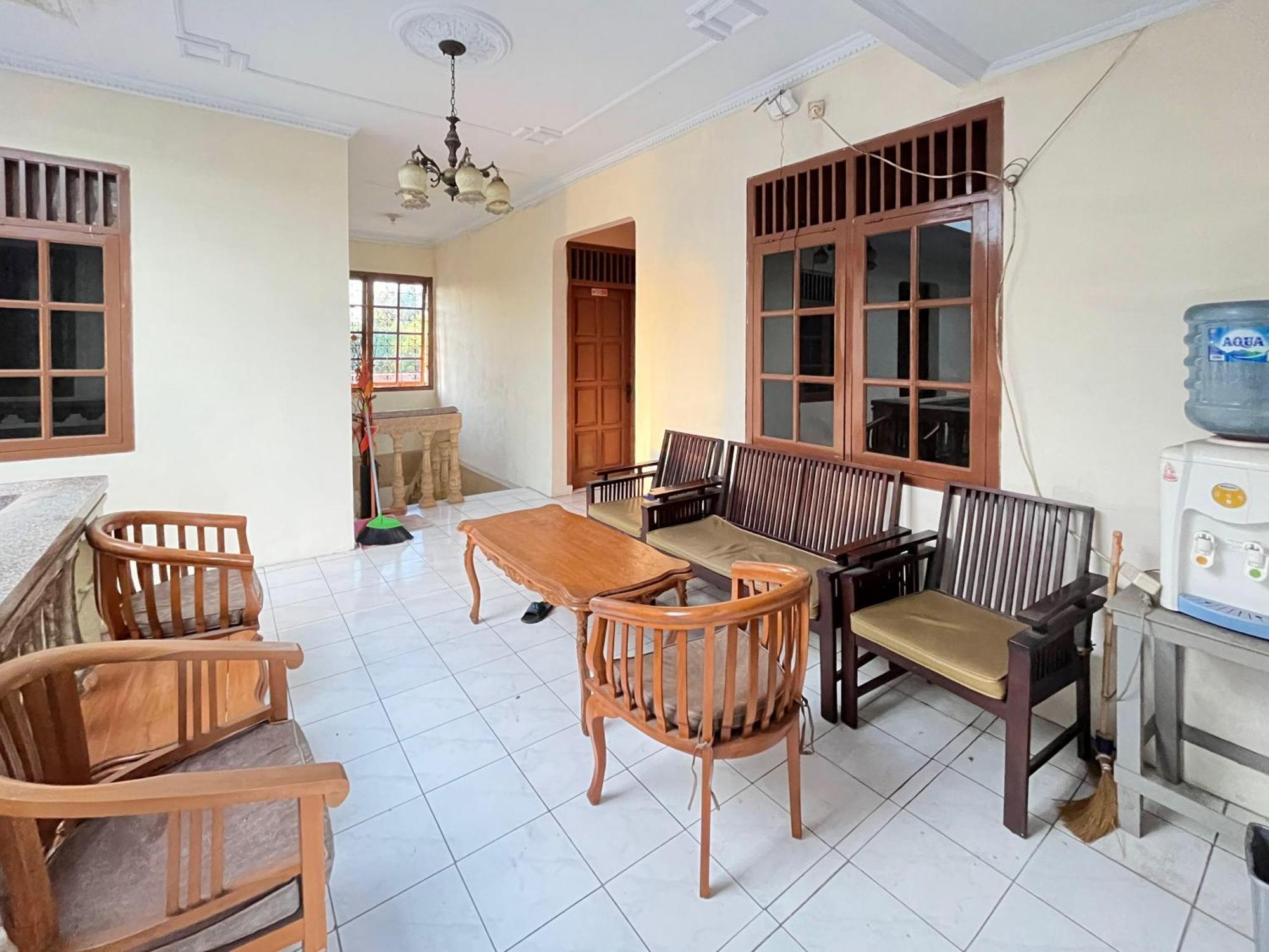 Reddoorz At Hotel Madani Syariah Lempuyangan Yogyakarta Exterior photo