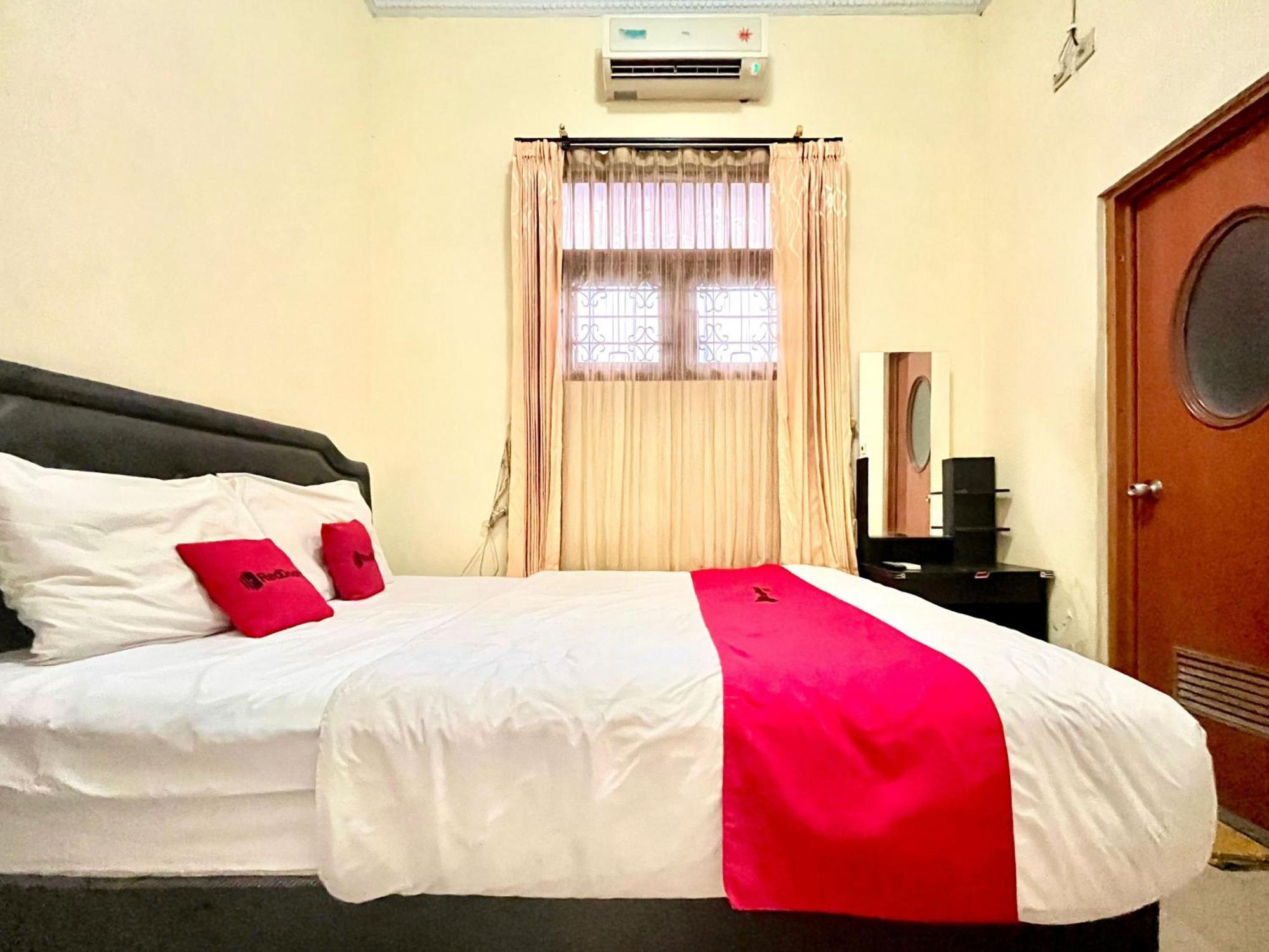 Reddoorz At Hotel Madani Syariah Lempuyangan Yogyakarta Exterior photo